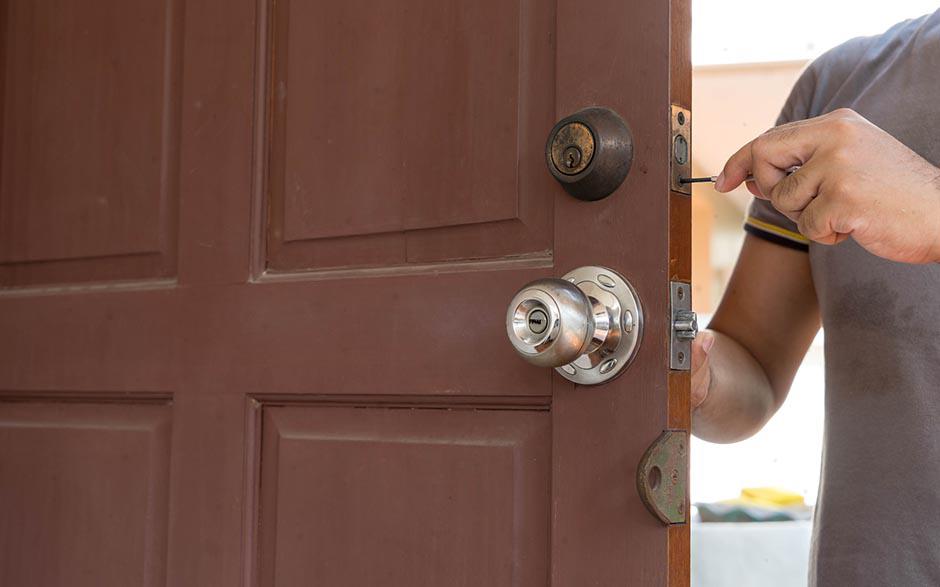 demonter une serrure de porte d'entrée Mallemort
