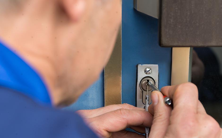 tâches spécifiques serrure porte blindee Neuilly-Plaisance