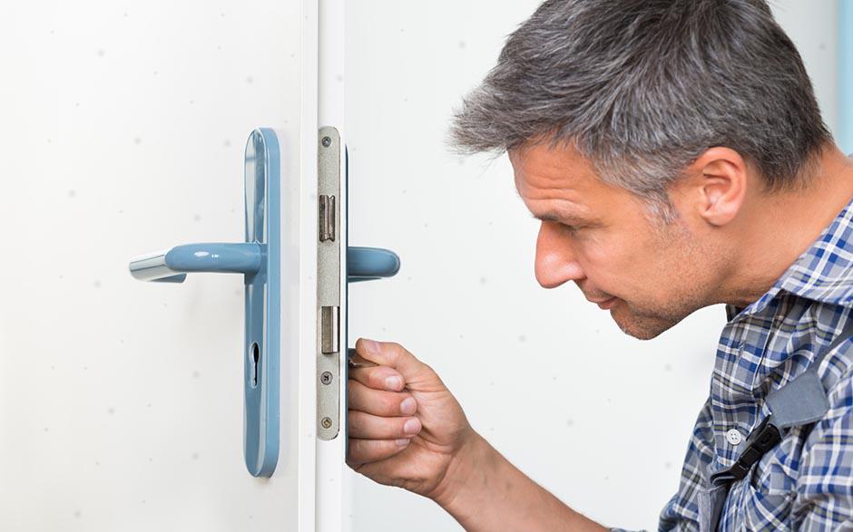tâches spécifiques serrure porte blindee Maule